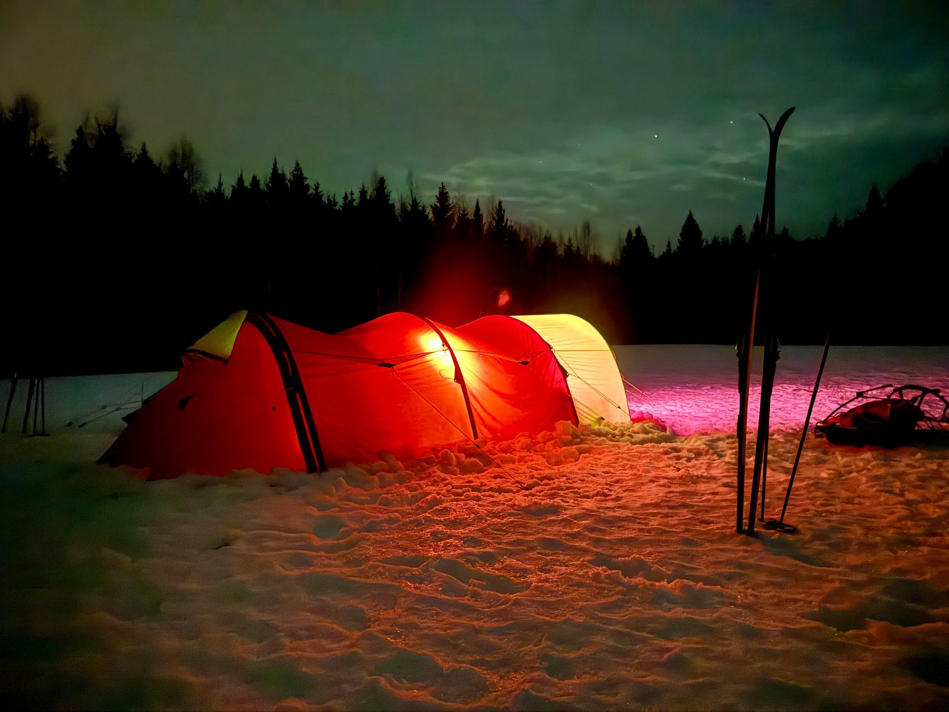 A group of people are posing for a picture in the snow.