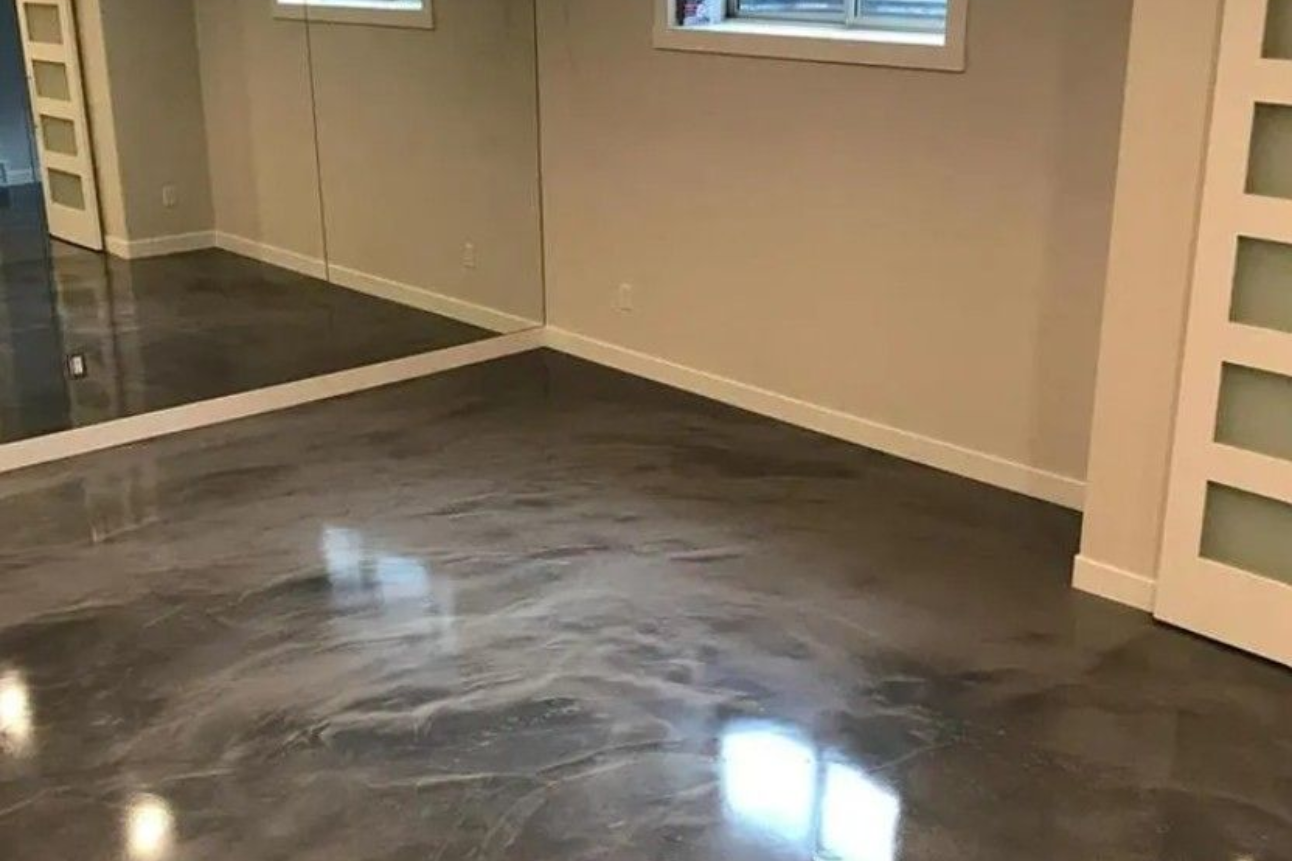 Metallic floor coating installed in parma home
