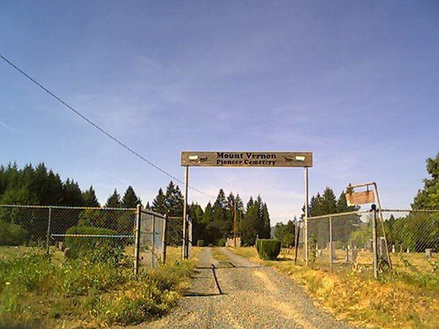 A road with a sign that says meyer vernon