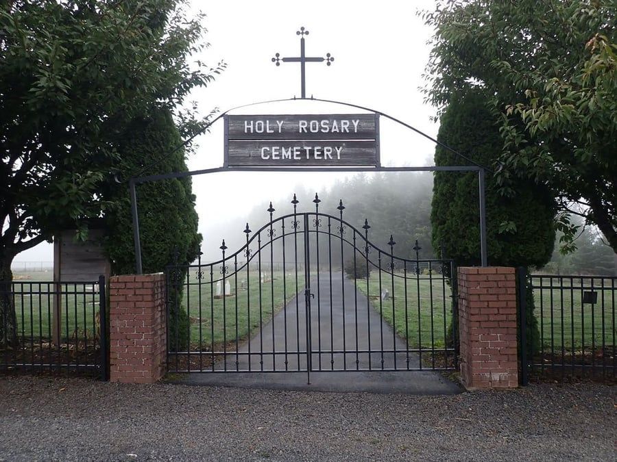 The entrance to the holy rosary cemetery