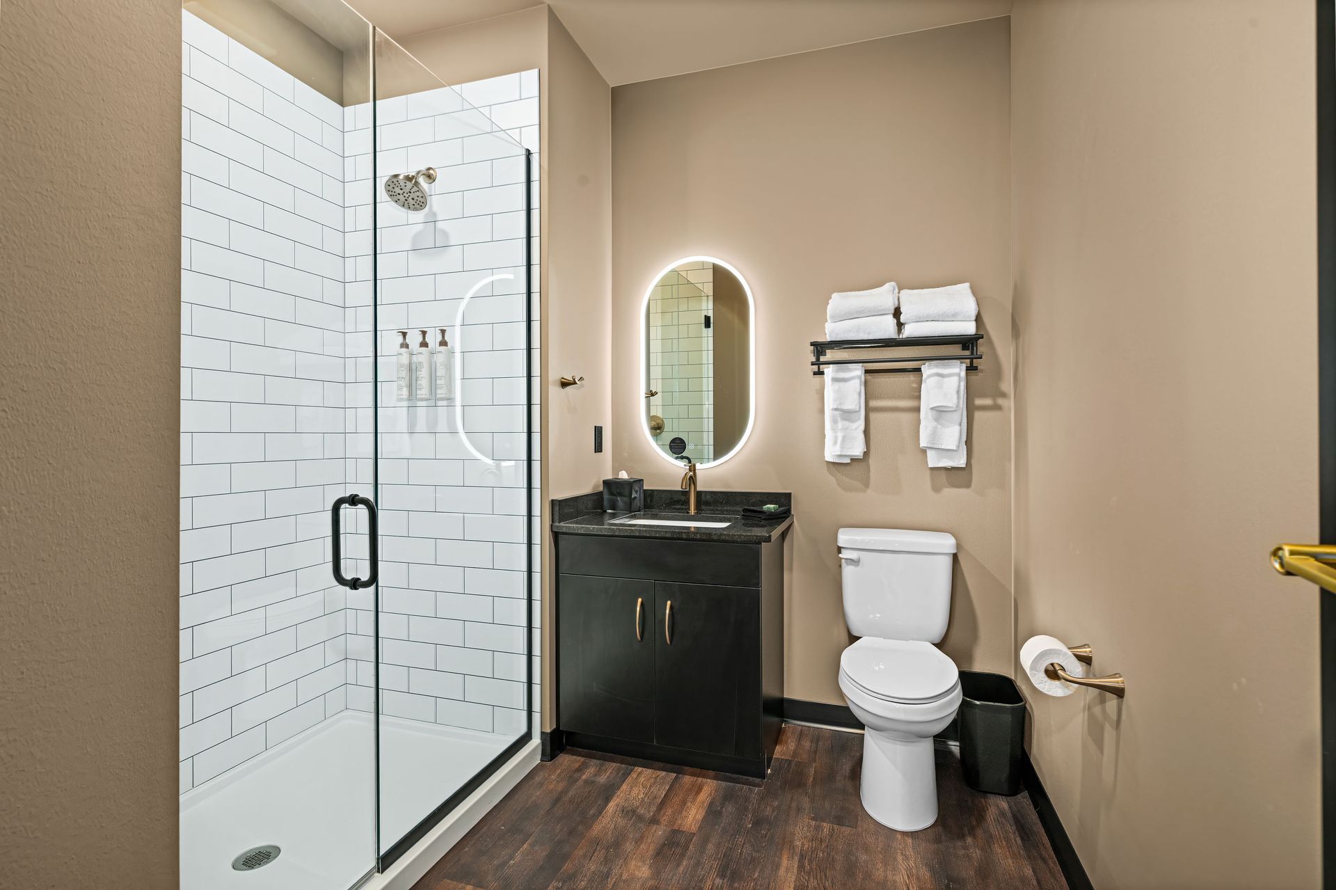 Lake View Two Bedroom Suites - Bathroom in Downtown Duluth, MN