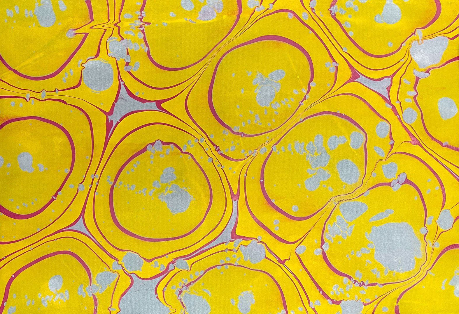 Great bubblework over concentric rings in yellow and cranberry.