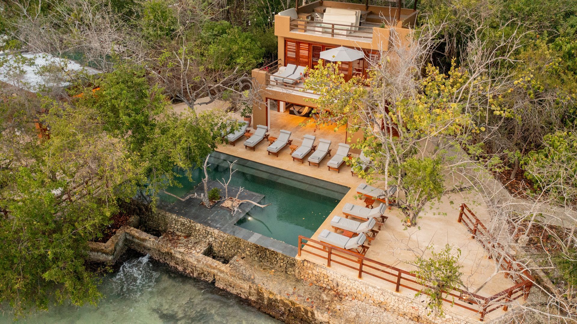 Rincón exclusivo en la Isleta de Las Islas, rodeado de naturaleza, piscina privada y vista al mar