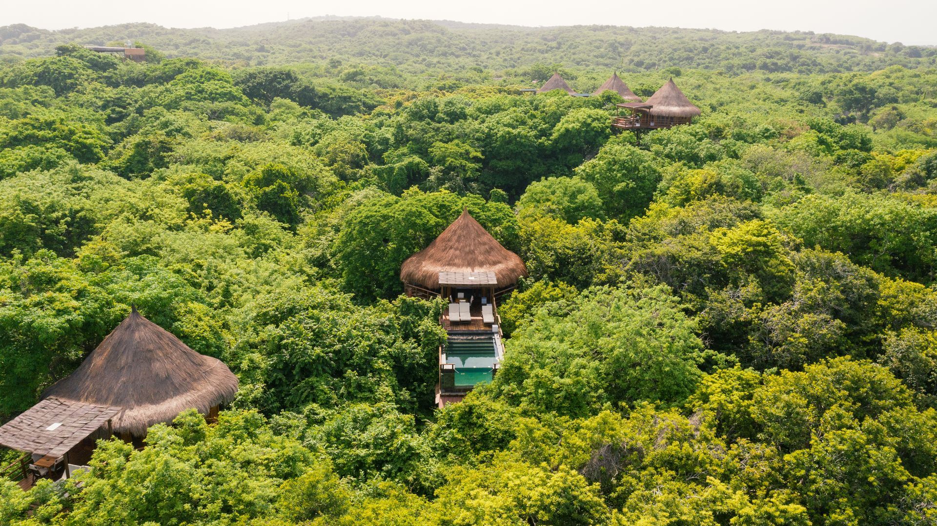 Diseño arquitectónico de escalera caracol que lleva al Club House en Hotel Las Islas