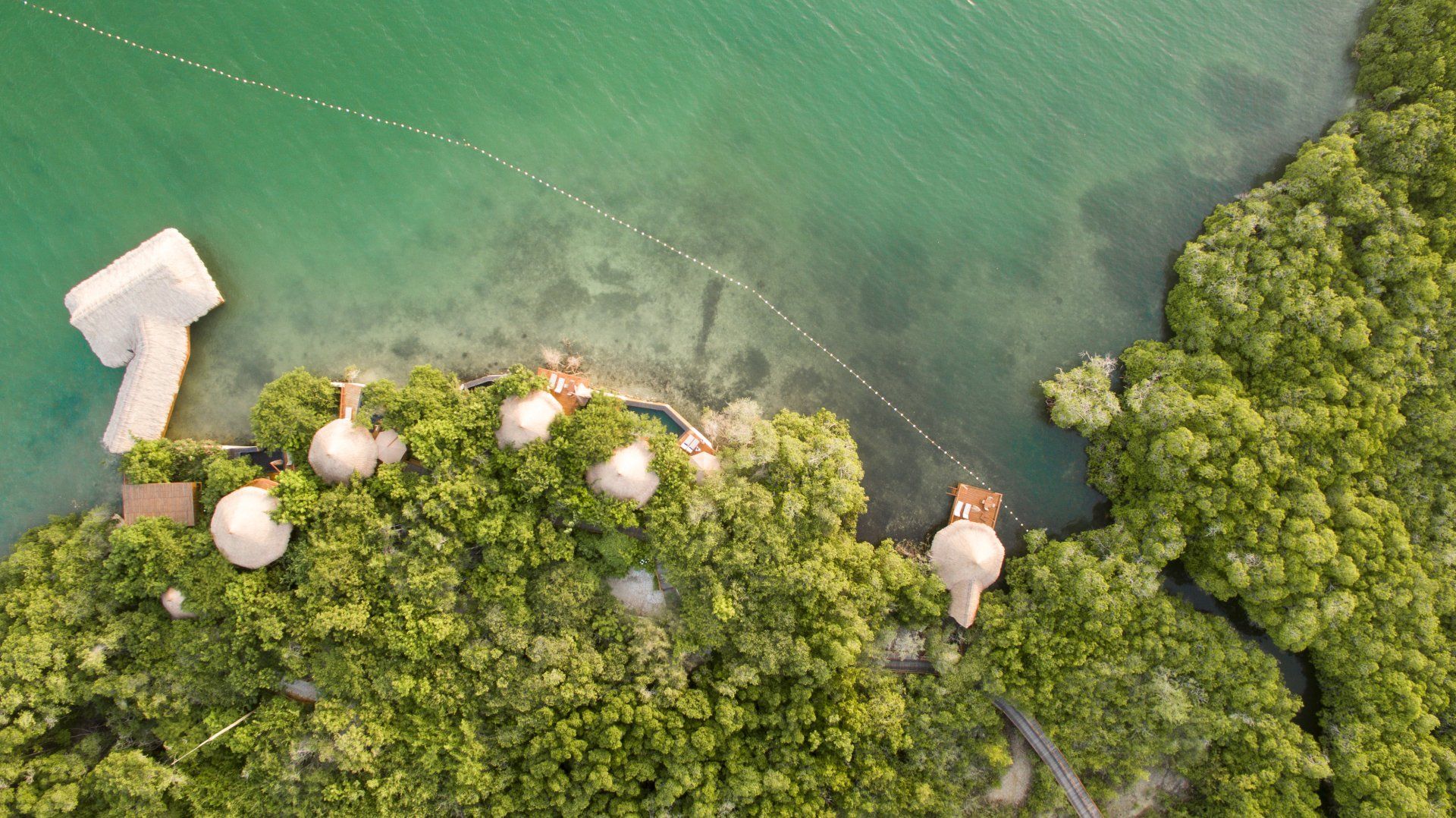Panorámica de Tía Coco en Hotel Las Islas, un espacio gastronómico con vistas abiertas y una atmósfera tropical