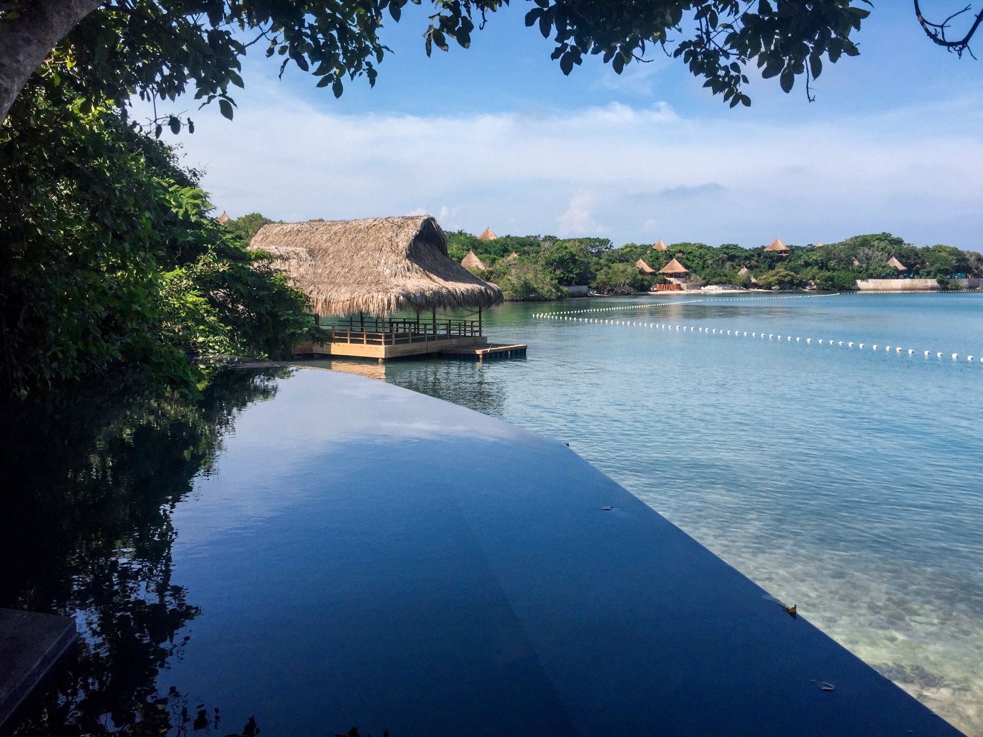 El mar Caribe como protagonista desde la terraza de un bungalow en Hotel Las Islas, Isla Barú