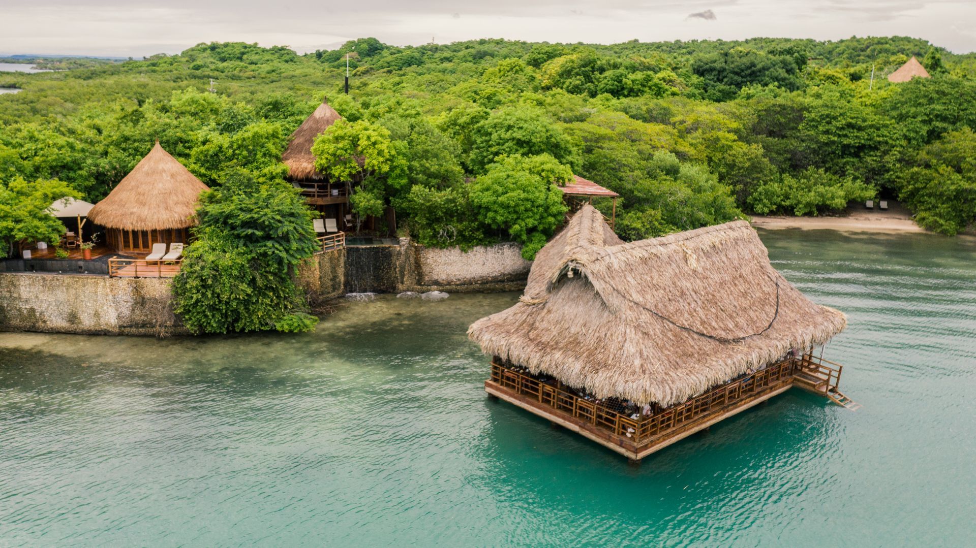 Restaurante en Las Islas que resalta la conexión con la naturaleza y la riqueza de la gastronomía caribeña