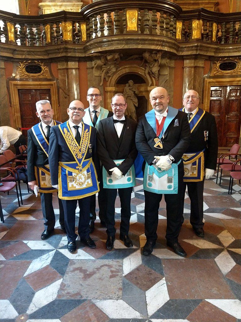 Members of the East Hertfordshire Lodge with the newly-Installed Master of Lóže Národ