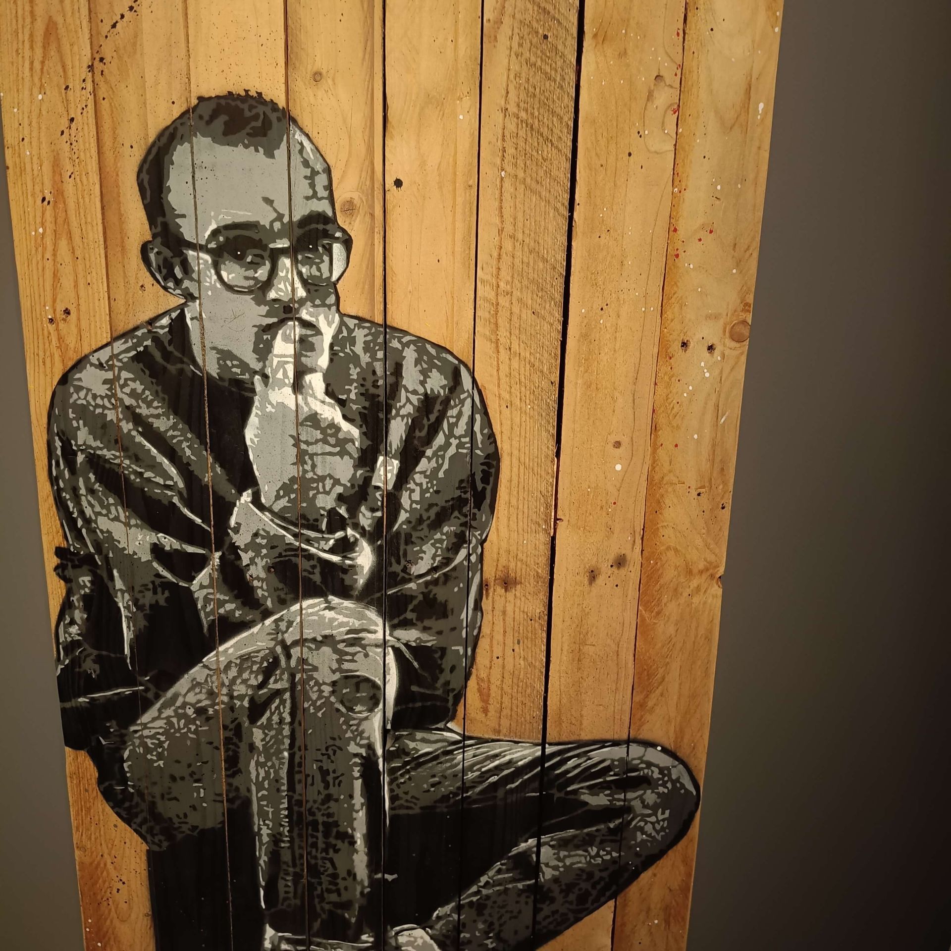 Ritratto di Keith Haring esposto al Forte di Bard nella mostra Street Art Revolution.