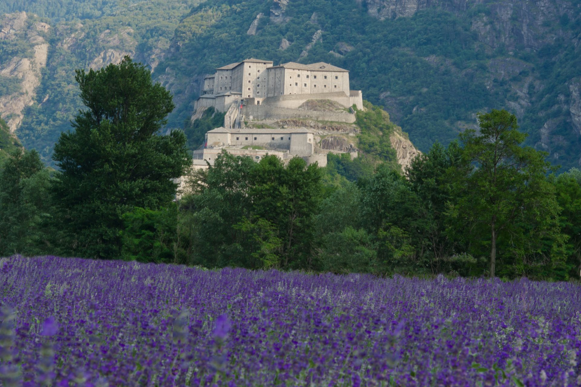 Forte di Bard in autunno, sede della manifestazione enologica Vins Extrêmes in Valle d’Aosta.