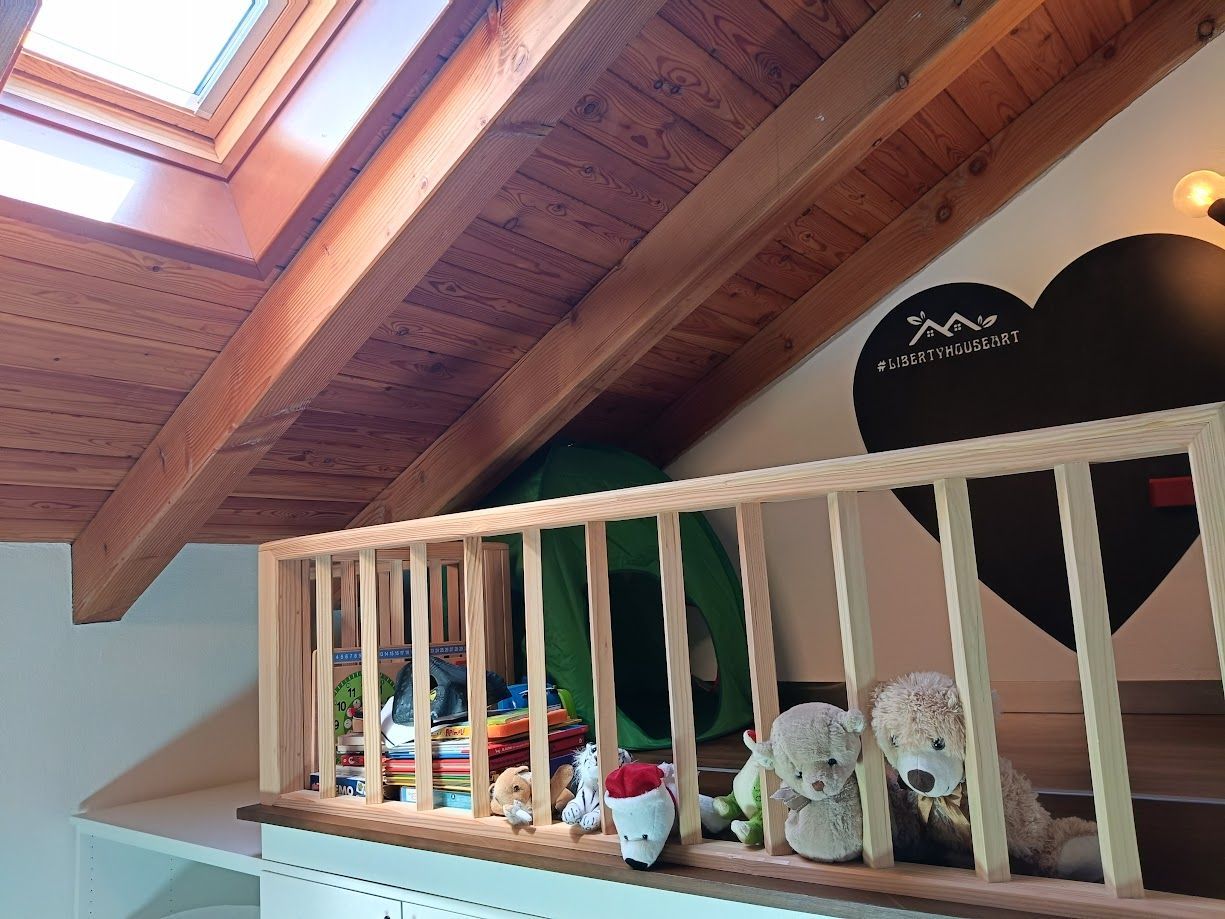 Espace de jeux avec tableau magnétique pour stimuler la créativité des enfants