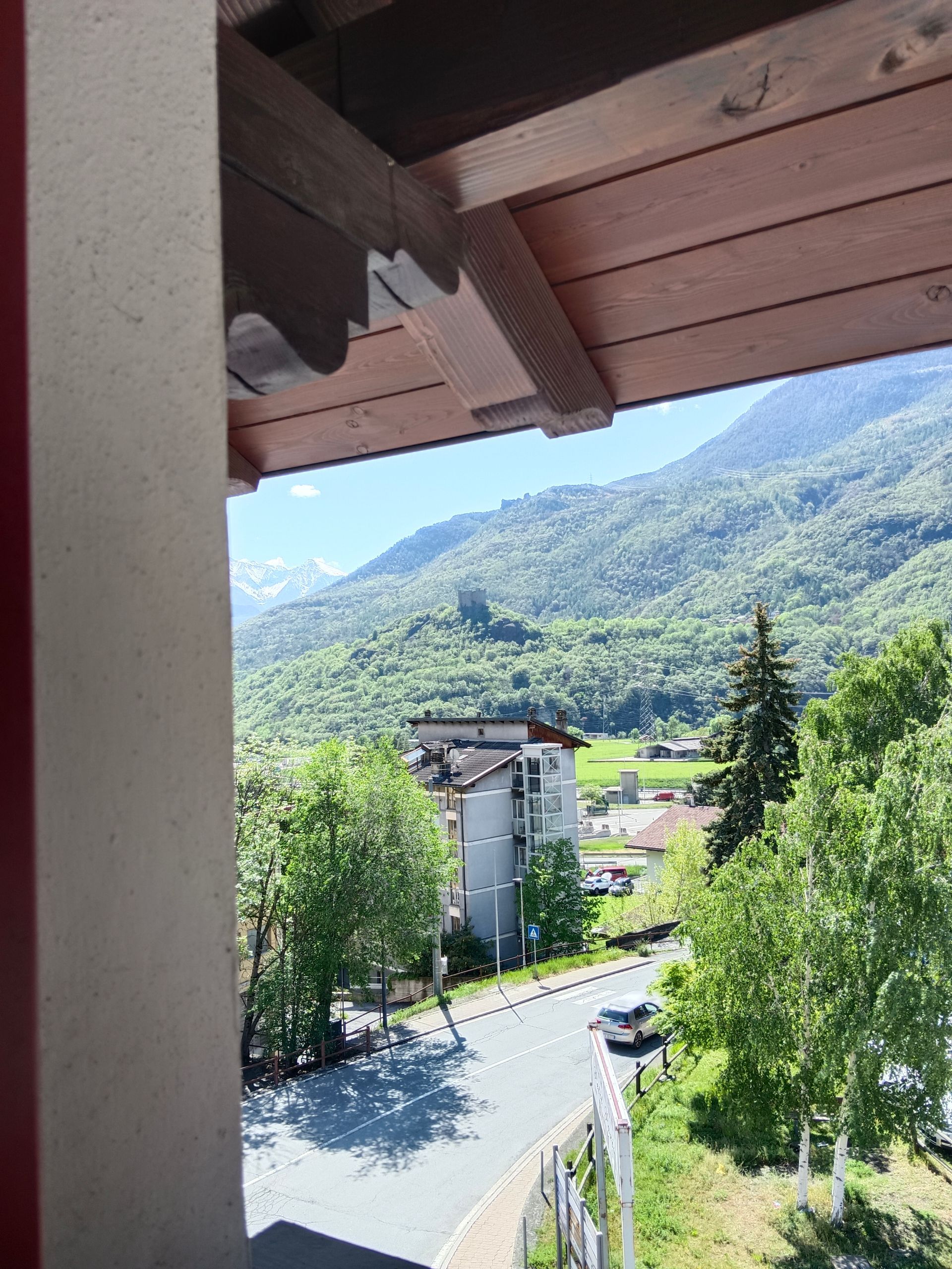 Vue sur le château d’Ussel depuis les chambres