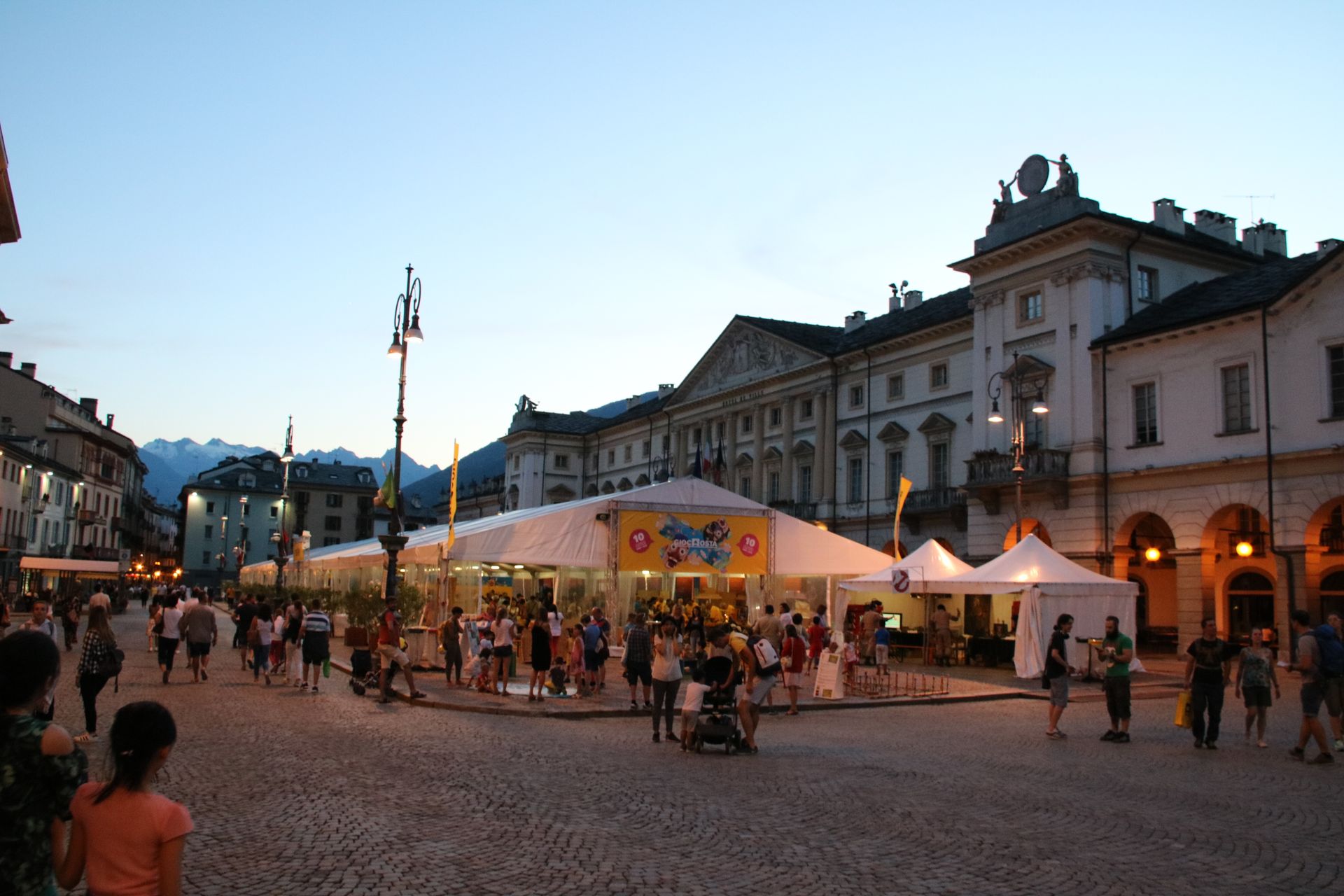 Il padiglione principale di GiocAosta allestito in Piazza Chanoux ad Aosta