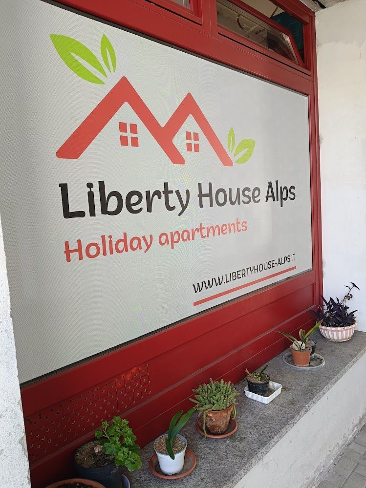 Enseigne à l'entrée du parking voitures