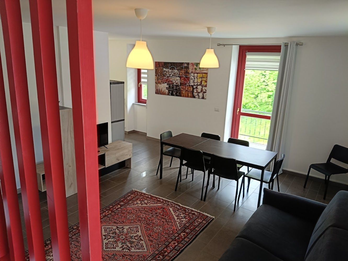 Bright living room with TV area and relaxation space – ideal after a day in the mountains