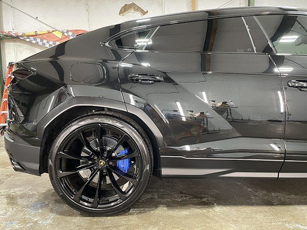ceramic coating with Gyeon on a lamborghini URUS