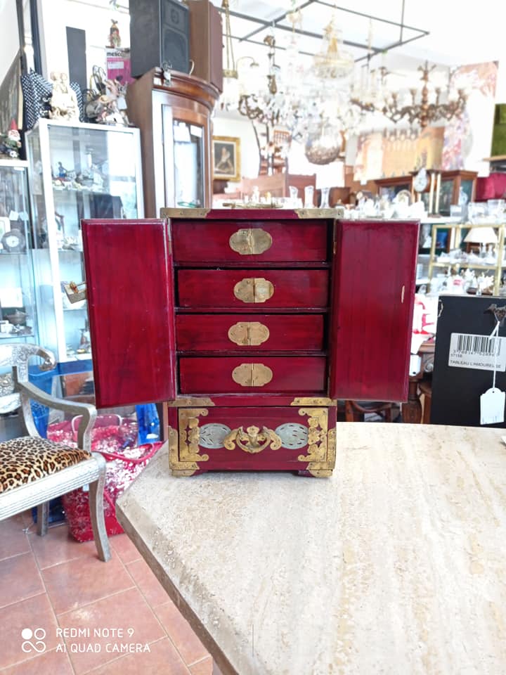 Cassettiera in laccato