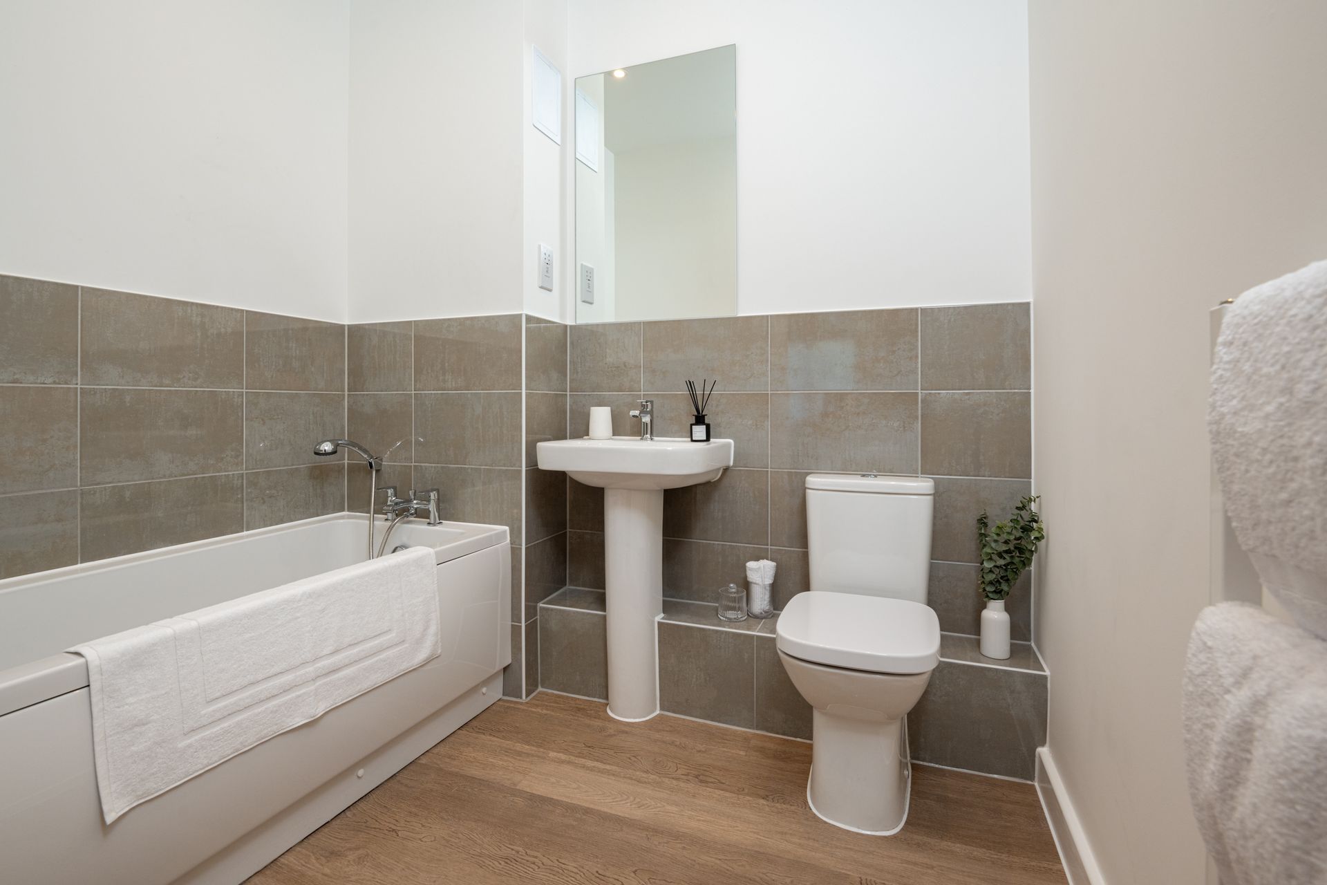 A bathroom with a sink , toilet , bathtub and mirror at Walton Court.