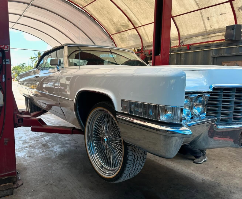 auto repair team standing in garage | Oscar's Automotive