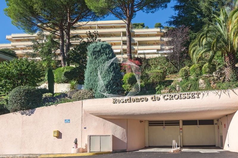 Wohnung mit Pool, 2 Balkons, Doppelgarage, Tennisplatz in Grasse
