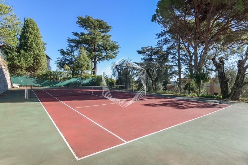 Wohnung mit Pool, 2 Balkons, Doppelgarage, Tennisplatz in Grasse