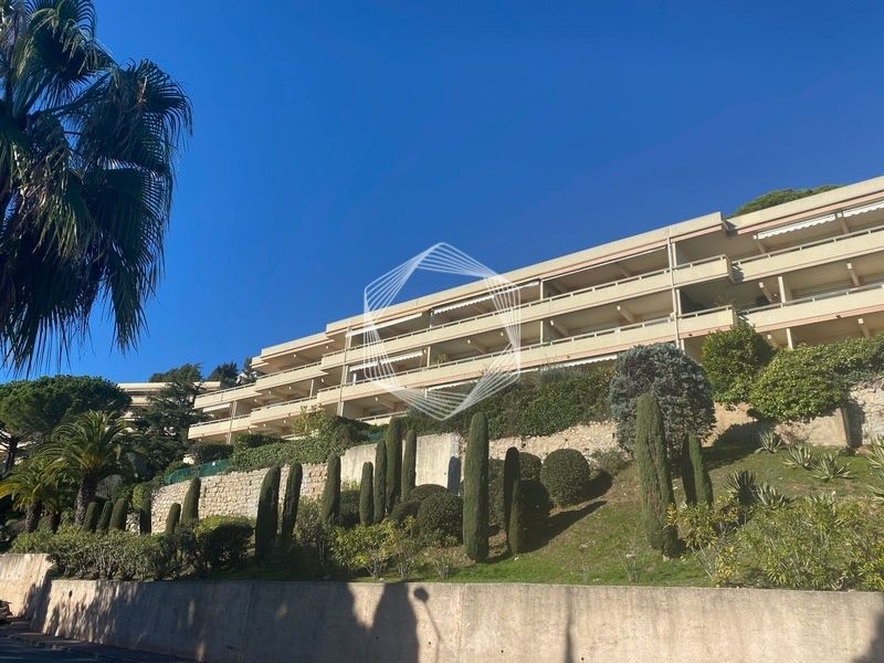 Wohnung mit Pool, 2 Balkons, Doppelgarage, Tennisplatz in Grasse