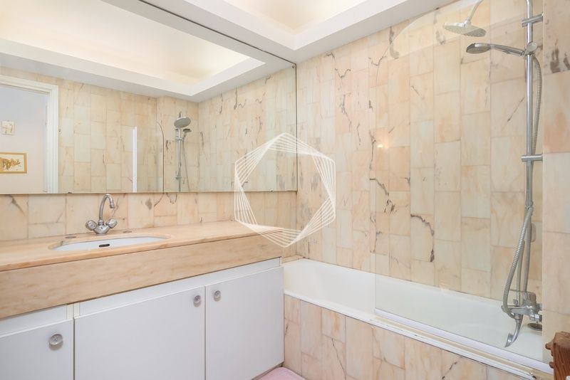 Wohnung mit Pool, 2 Balkons, Doppelgarage, Tennisplatz in Grasse