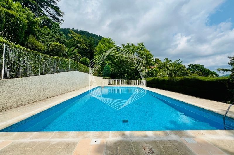 Wohnung mit Pool, 2 Balkons, Doppelgarage, Tennisplatz in Grasse