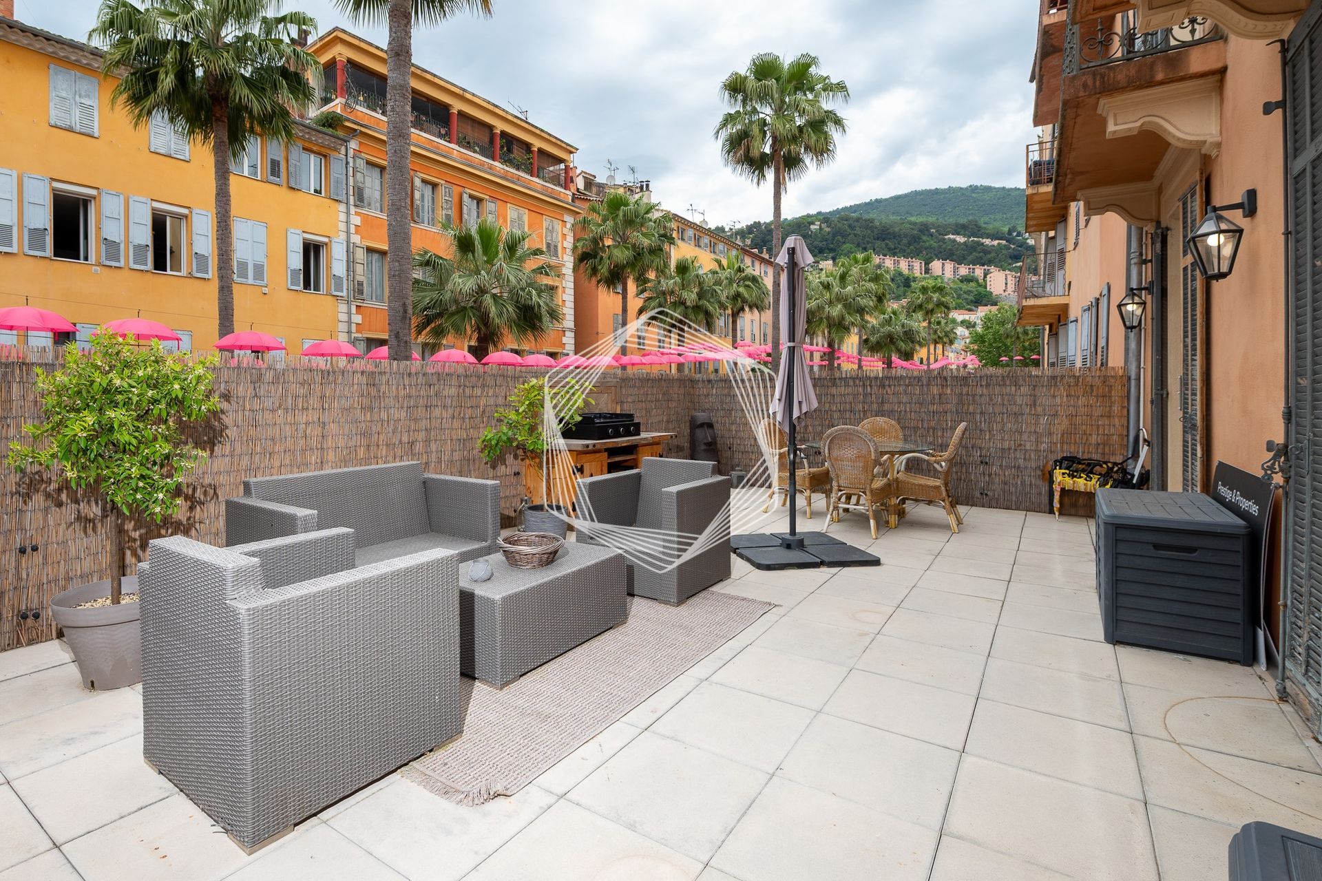 Wohnung mit großer Terrasse  in Grasse