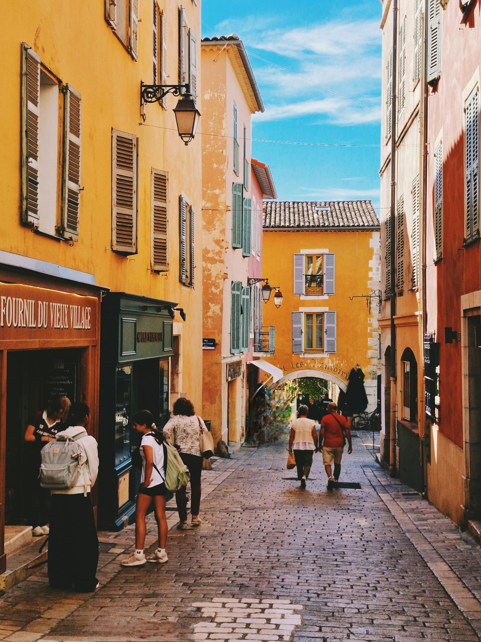 Alles zu taxe foncière, taxe d'habitation, der Luxussteuer auf Immobilien und weiteren steuerlichen Themen.