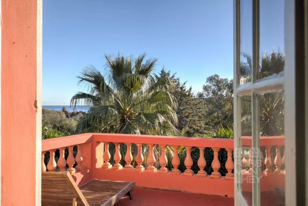 ANTIBES: Renovated Bastide close to the sea, large property with olive grove and caretakers house