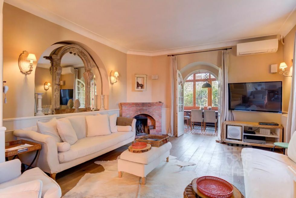ANTIBES: Renovated Bastide close to the sea, large property with olive grove and caretakers house
