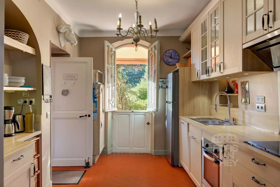 ANTIBES: Renovated Bastide close to the sea, large property with olive grove and caretakers house