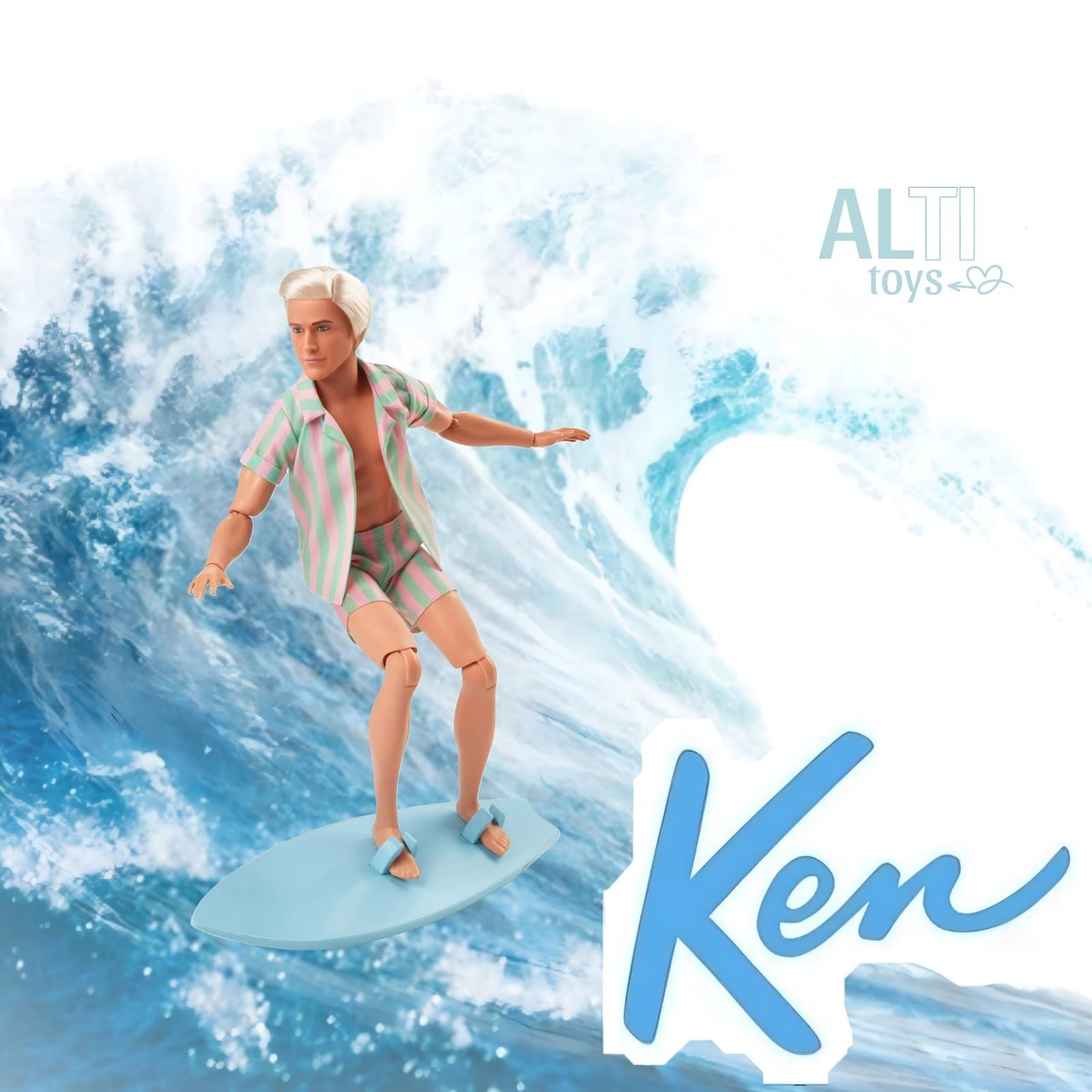 Muñeco Ken de Barbie: La Película con una camisa de rayas, pantalones cortos y sosteniendo una tabla de surf azul.