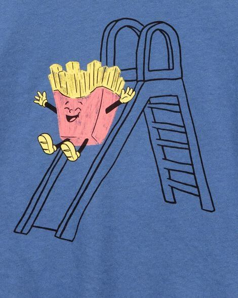 Camiseta azul con un personaje de dibujos animados de patatas fritas deslizándose por un tobogán de juegos.