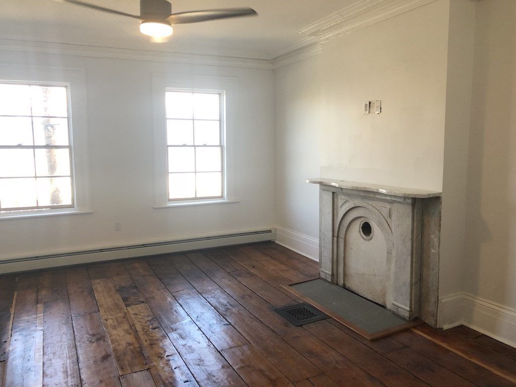 123 Montgomery livingroom