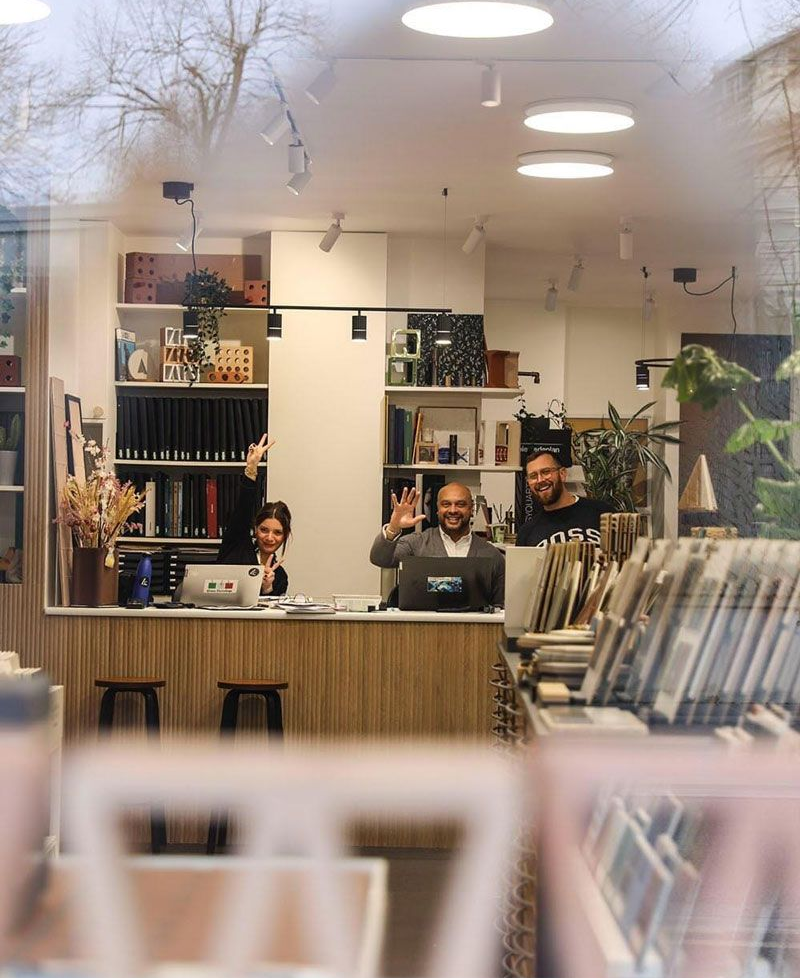 photo de la vitrine showroom équipe linea carrelage