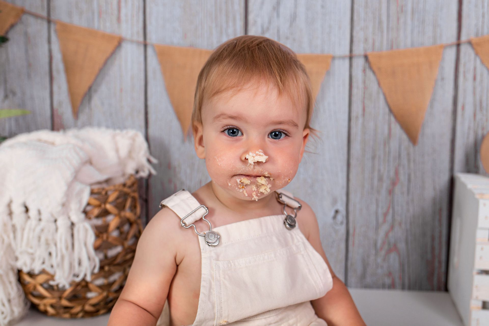 Crystal Justine Photography - Cake Smash photography sessions