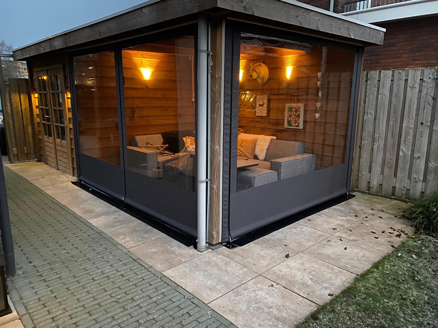 veranda dichtgemaakt met zeilen op maat