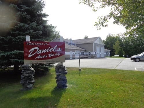 Company Building And Signage — Gardiner, ME — Daniel's Auto Body