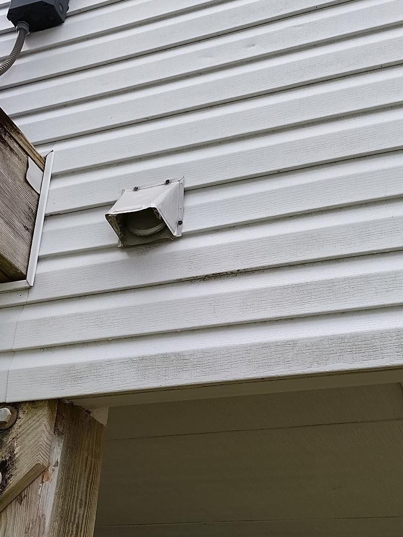 A close up of a white siding on a house.