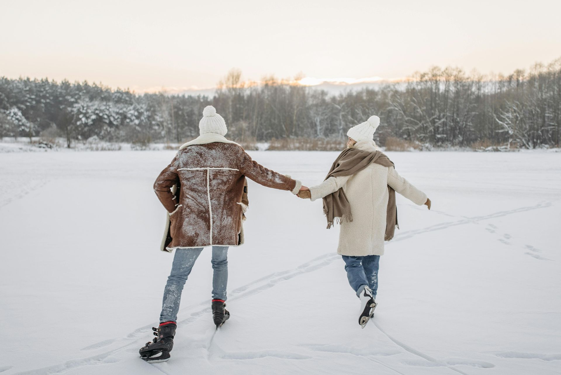 ice skating, evntful app, evntful dating app, ice skating couple, ice skating london, winter wonderland, winter date