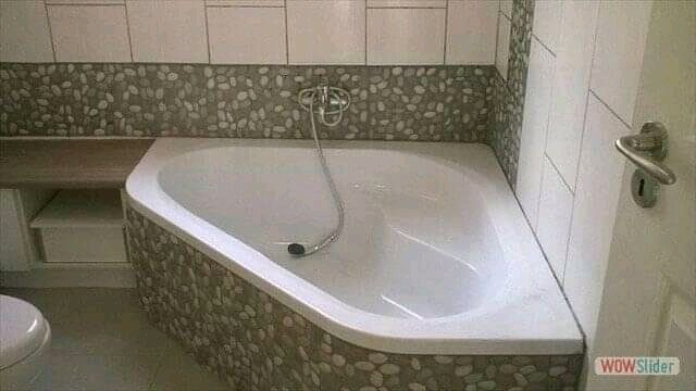 Corner unit bath