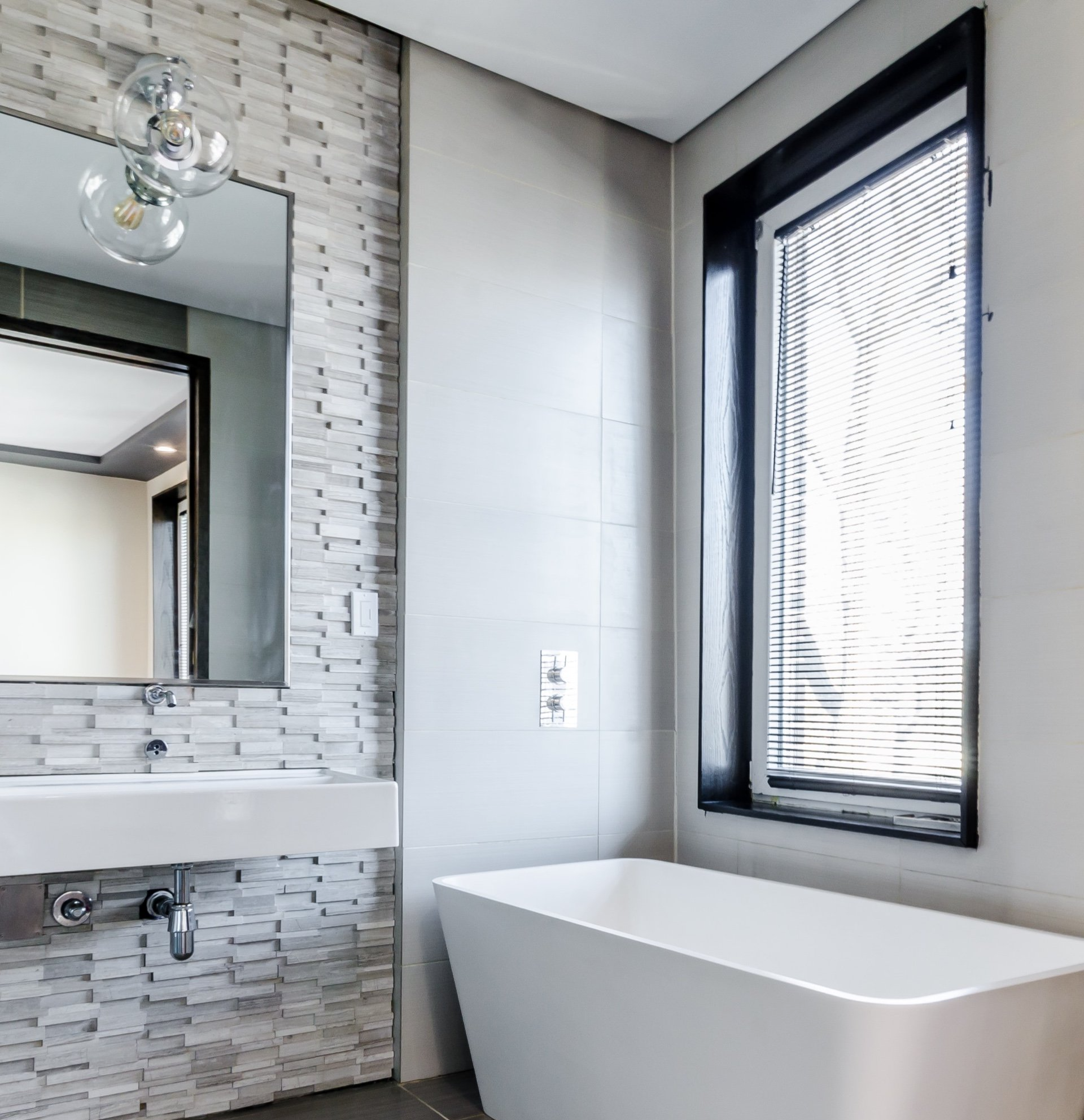 Rénovation salle de bains le havre baignoire fenêtre vasque lavabo douche à l'italienne