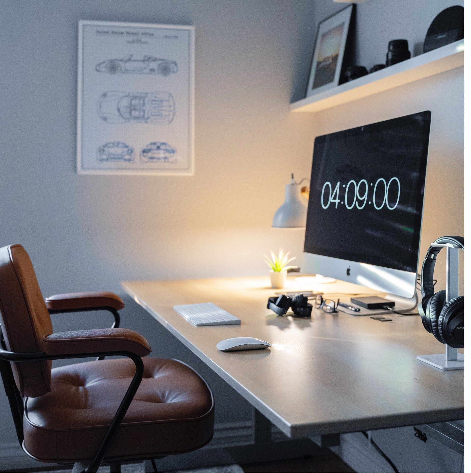 A computer monitor displays the time of 04:09:00