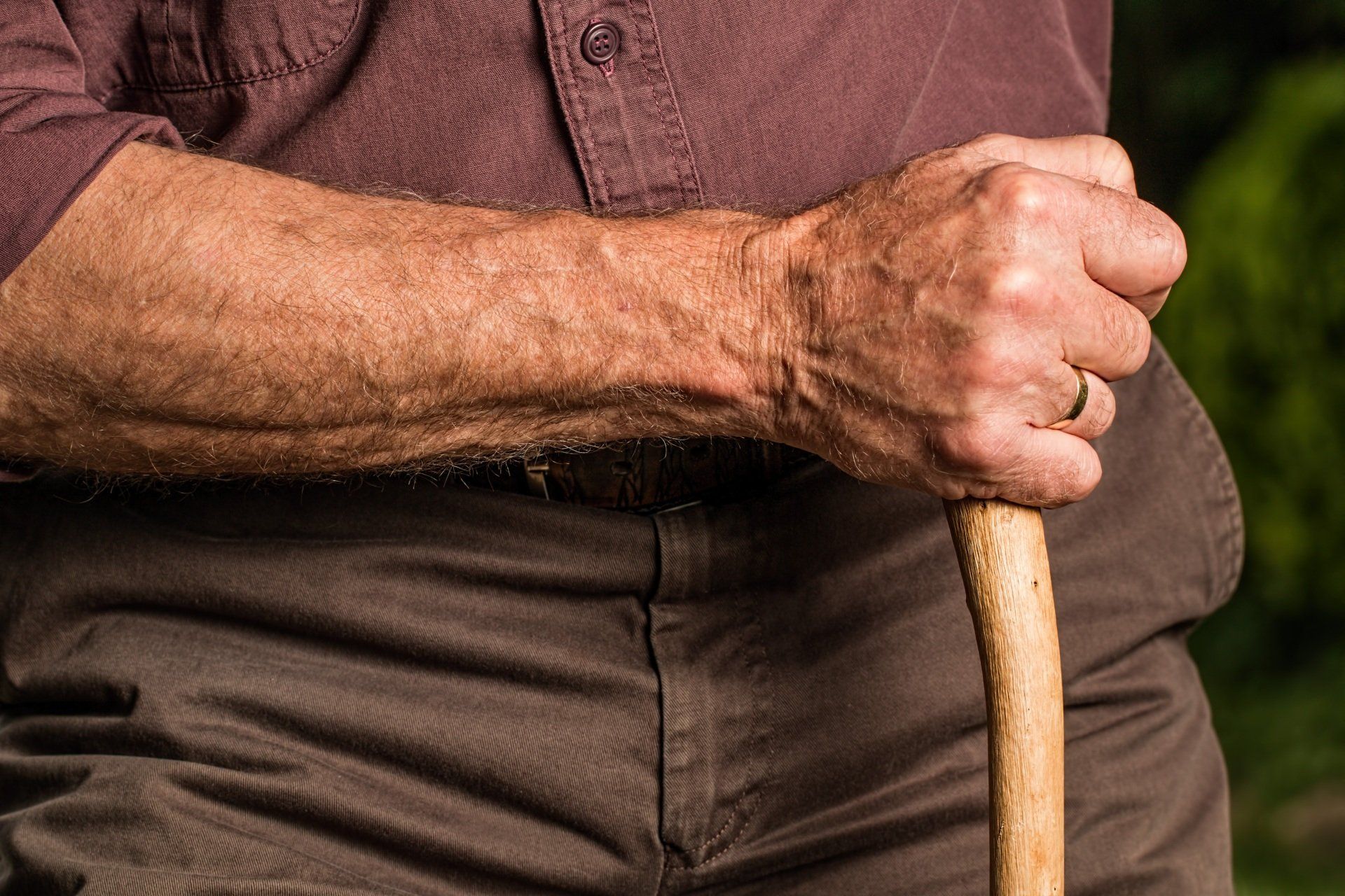 Estudo relaciona enfraquecimento do quadríceps como fator de queda em idosos