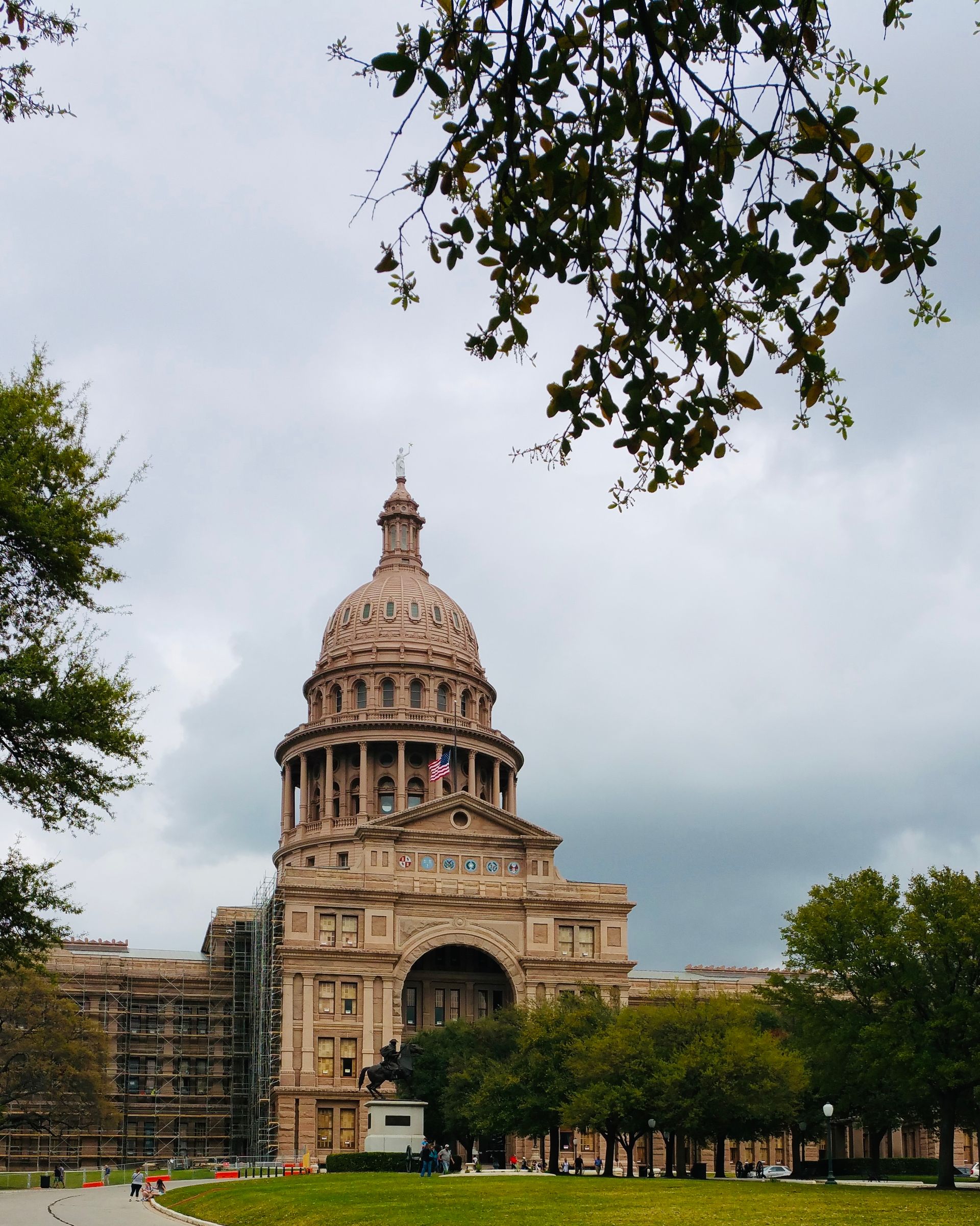 Are you ready to start selling houses in Texas? Read here to learn how. 