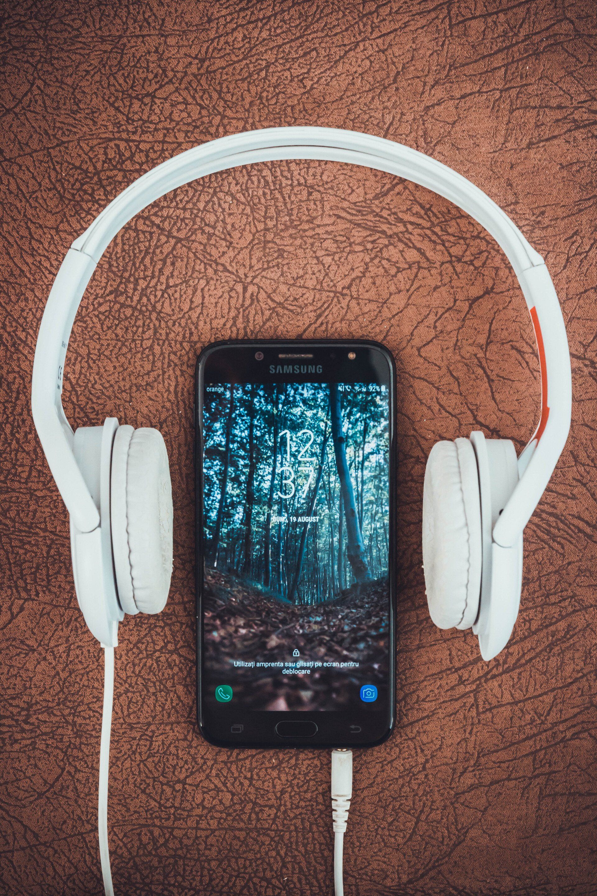 headphones and phone to listen to bilateral music from streaming