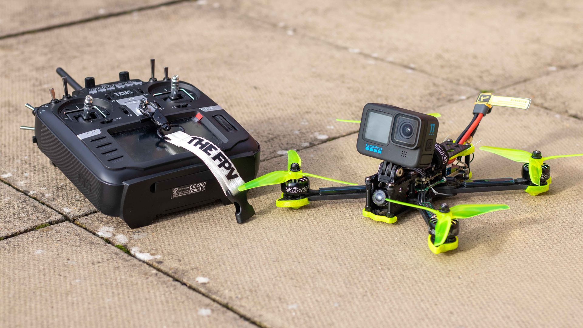 FPV Drohne mit Fernbedienung