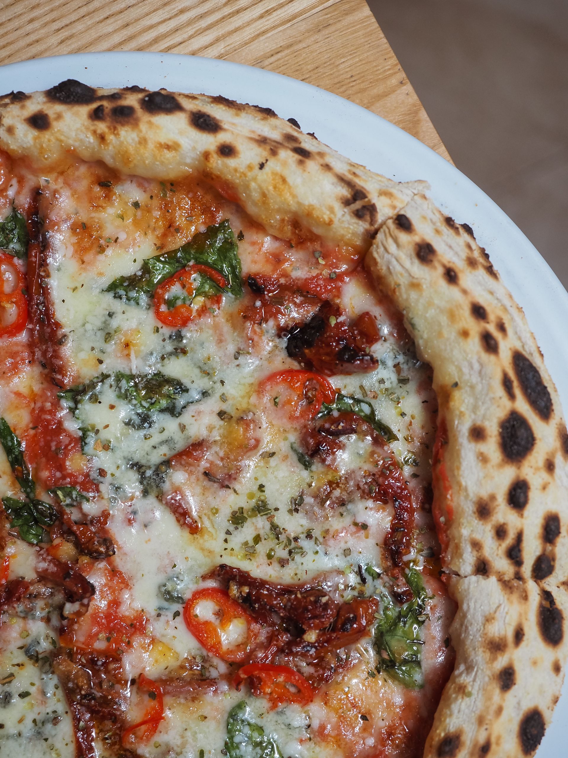 PIZZA COTTA NEL FORNO A LEGNA